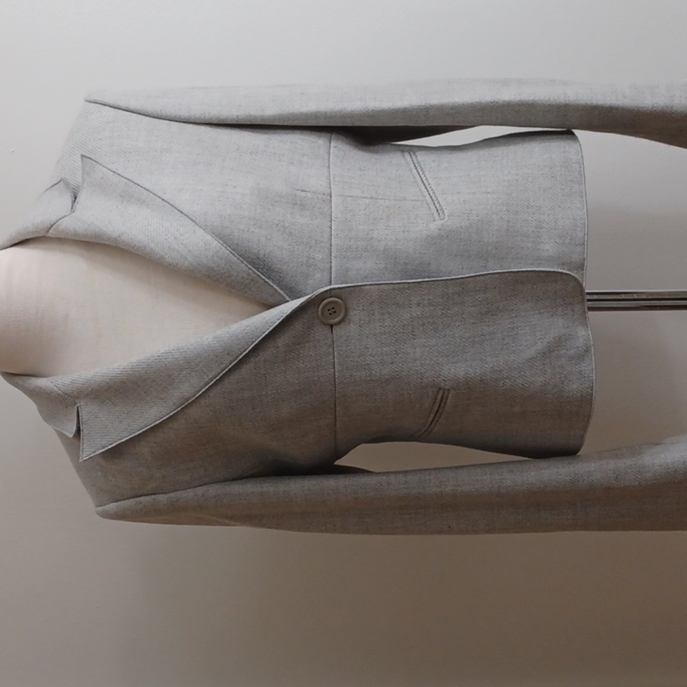 BCBG Maxazria light gray wool blazer/ size Medium
